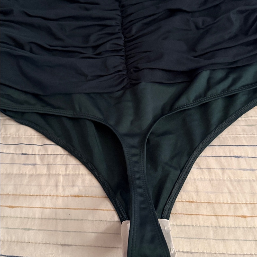 Express Emerald Body Contour Ruched Mesh V-Neck Bodysuit - Picture 10 of 11